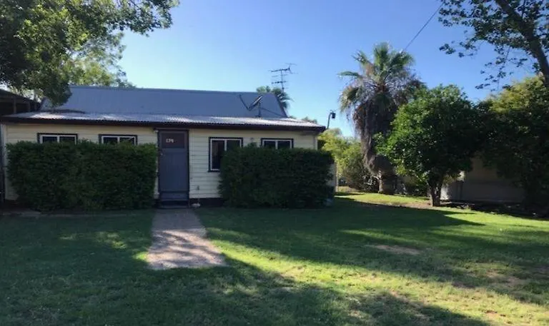 Longreach Caravan And Cabin Park 0*,